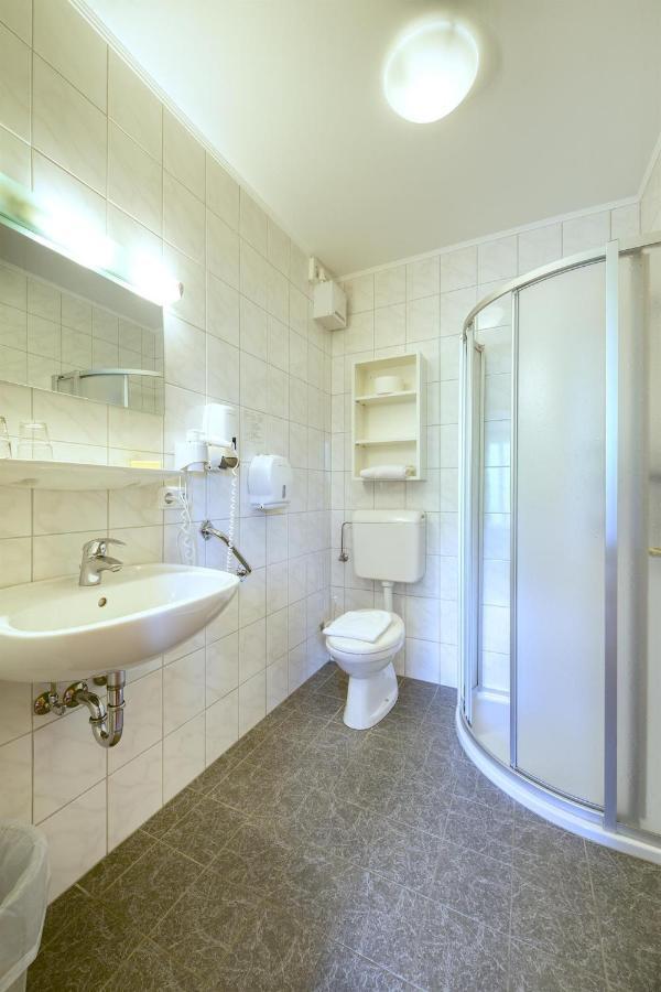 Prebl Hotel Friesacherhof מראה חיצוני תמונה
