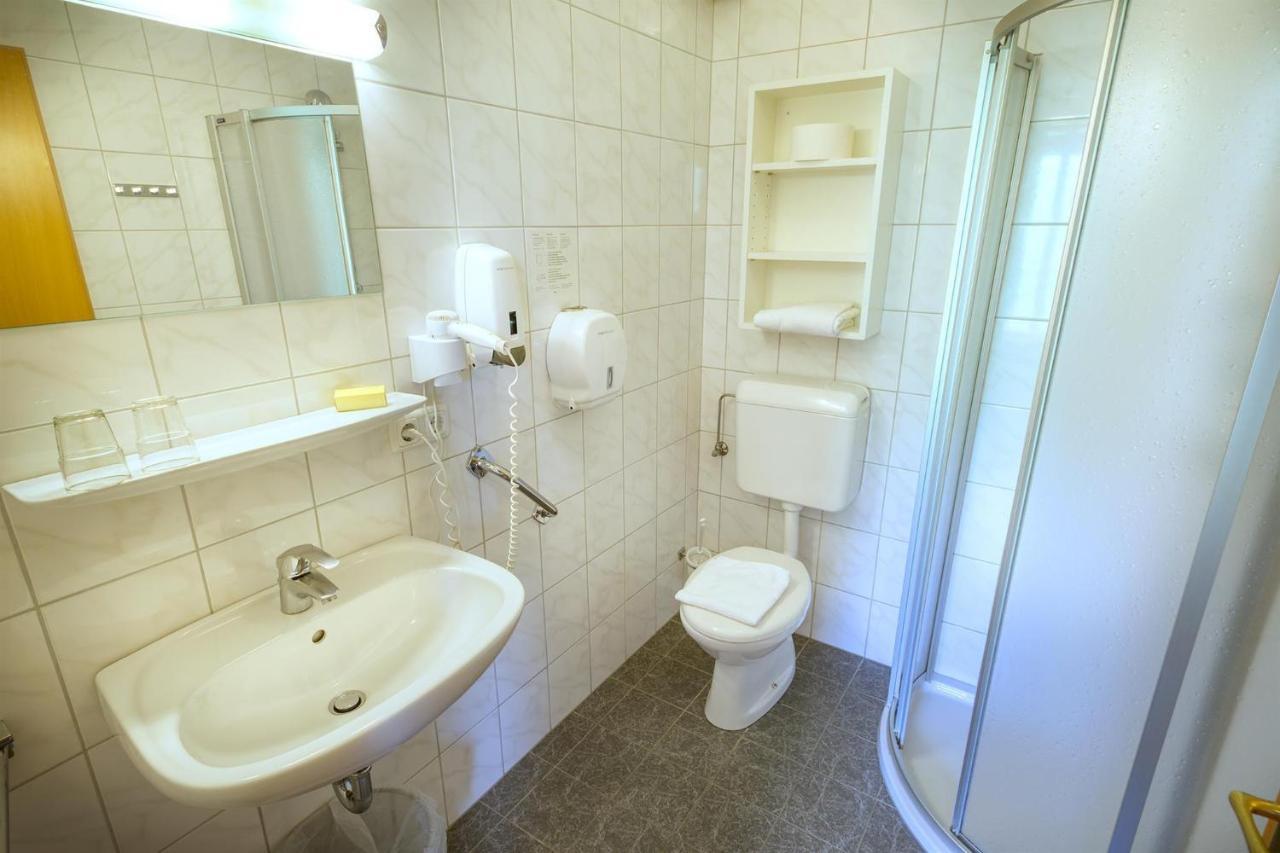Prebl Hotel Friesacherhof מראה חיצוני תמונה